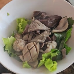 ต้มเลือดหมูจิงจูฉ่าย