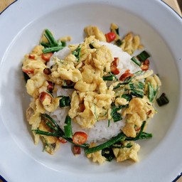 ข้าวไข่คั่วมัักไข่