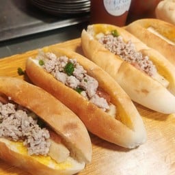 ขนมปังใส่ไส้หมูยอกุนเชียง