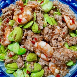 ผัดสะตอหมูสับกุ้งราดข้าว