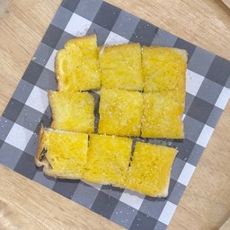 ปังปิ้งเนยน้ำตาล - Sugar and butter toast