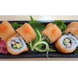 [ร้านIzakaya] Salmon Roll