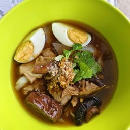 ราชากะเพราถาด(ร้านเก่าข้าวต้มปลา สะพานปรีดีย์)