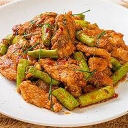 ผัดพริกแกงหมู