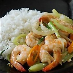 ข้าวราดผัดพริกหยวกทะเลไข่ดาว