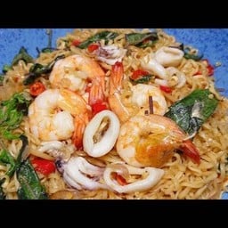 มาม่าผัดกระเพราทะเล