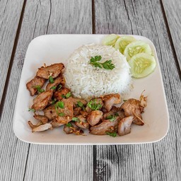 ข้าวหมูทอดกระเทียม