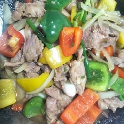 ข้าว+เนื้อหมักผัดพริกหวาน