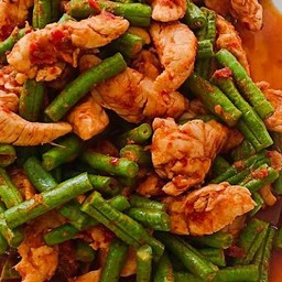ผัดพริกแกงไก่