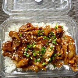ข้าวบ้านแม่ยุ้ย บ้านแม่ยุ้ย