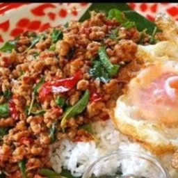 กระเพราหมูสับจัมโบ้+ไข่ดาว3ใบ