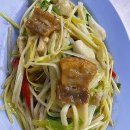 กุ้ยช่ายขาวผัดหมูกรอบ