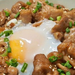 ข้าวหน้าหมูสันคอสไลด์+ไข่ออนเซน