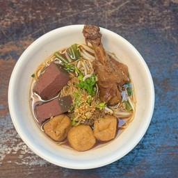 ก๋วยเตี๋ยวเป็ดพะโล้ตุ๋น