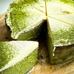 ชีสเค้กมัทฉะหน้าไหม้ + ไวท์ช็อกโกแลต