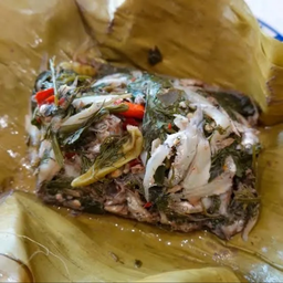 ลาบปลาแบบสุก ย่างใบตอง