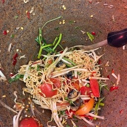 ตำป่าปูปลาร้าเส้นมาม่า