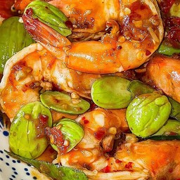 ผัดสะตอกุ้งราดข้าว