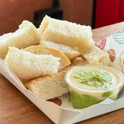 ขนมปังนึ่ง สังขยาใบเตย