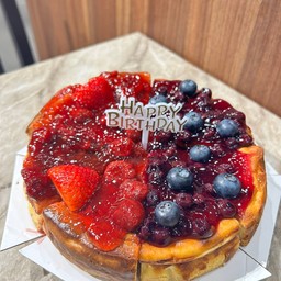 ชีสเค้กหน้าสตรอเบอร์ และ บลูเบอร์รี่