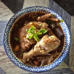 ล้านเตี๋ยวไก่ตุ๋น&ข้าวกระเพรา -