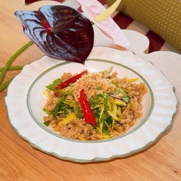 ปลาสลิดฟู ยำมะม่วง