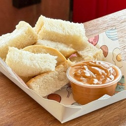 ขนมปังนึ่งสังขยาชาไทย