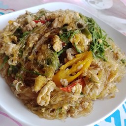 ชะอมผัดวุ้นเส้นไข่