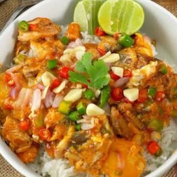 ข้าวราดไข่ข้นยำปลากระป๋อง