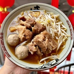 ก๋วยเตี๋ยวหมูตุ๋นเส้นหมี่