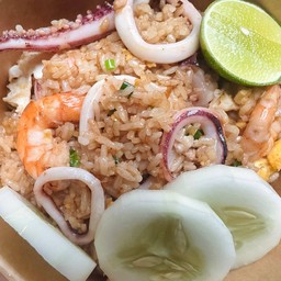 [อร่อยซ่ากับโค้ก] ข้าวผัดทะเล +  โค้ก ออริจินัล (กระป๋อง)