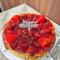 เค้กวันเกิด หน้าสตรอเบอร์รี่ 1 ปอนด์