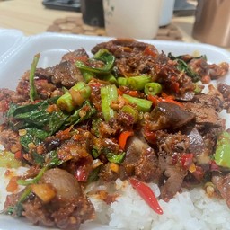 เครื่องในไก่ผัดพริกแกง