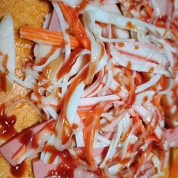 พิซซ่าแป้งหนา ปูอัด แฮม เบคอน ไส้กรอก