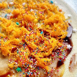 เครปช็อคโกแลต แยมกล้วยหอม ฝอยทอง เม็ดสี