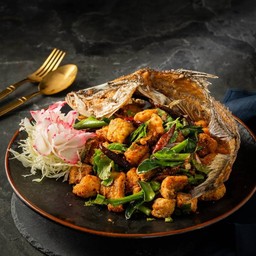 ลาบปลากะพงทอด