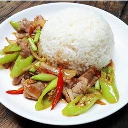 ข้าวราดผัดพริกหยวกหมูไข่ดาว