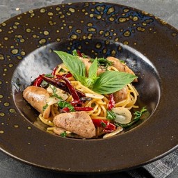 สปาเกตตีพริกแห้งไส้กรอกทูลูส พริกไทยดำ