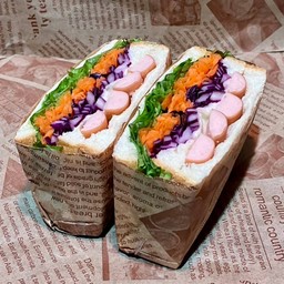 แซนด์วิชน้ำสลัด ไส้กรอกรมควัน