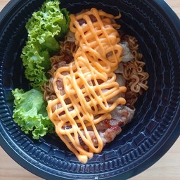 มาม่าคลุกซอสเกาหลีไก่ย่างชีสดิป