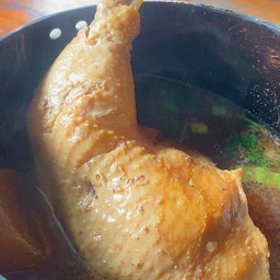 ก๋วยเตี๋ยวเรือ น่องไก่ตุ๋น