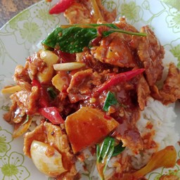 ผัดพริกเผาหมู ใบโหระพา