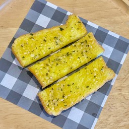ขนมปังกระเทียมฉ่ำๆ - Garlic toast