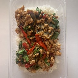 ข้าวผัดกะเพราไข่เยี่ยวม้า