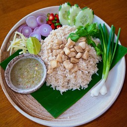 ข้าวผัดพริกเกลือกากหมู