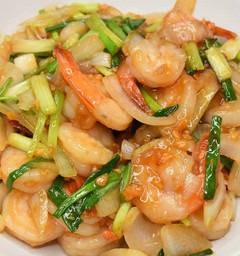 กุ้งผัดน้ำมันหอยราดข้าว