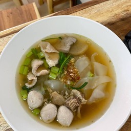 ก๋วยเตี๋ยวหมูน้ำใสพิเศษ