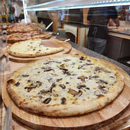 [เซตสุดฮิต] Pizza Margherita + Truffles Pizza