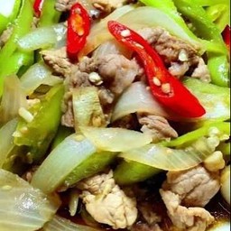 ผัดพริกหยวกหมู