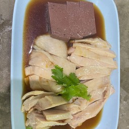 กับข้าวไก่ต้มเนื้อนุ่มสับ (น่องสะโพก)